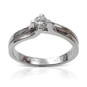 Diamond solitaire ring in white gold ? engagement ring