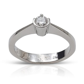 Diamond solitaire 015 Ct ? white gold engagement ring