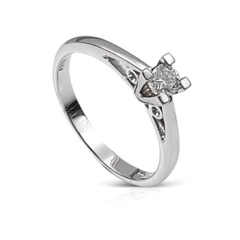 Natural diamond solitaire ? classic engagement ring